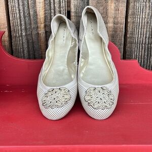 Tahari ballet slippers size 9.5M Taupe.